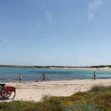 A sud di Torre Santa Sabina si trova Pantagianni, in passato zona molto paludosa (da qui deriva il suo nome). Oggi � stata in parte bonificata ed � una gradita e tranquilla localit� balneare costellata da villette residenziali. La spiaggia di Pantagianni � tra le pi� grandi di questa costa e presenta sabbia bianca e fine e un fondale basso e sabbioso